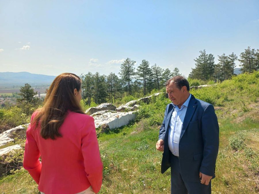 Кметът на Николаево и областният управител Ива Радева посетиха крепостта "Асара" image