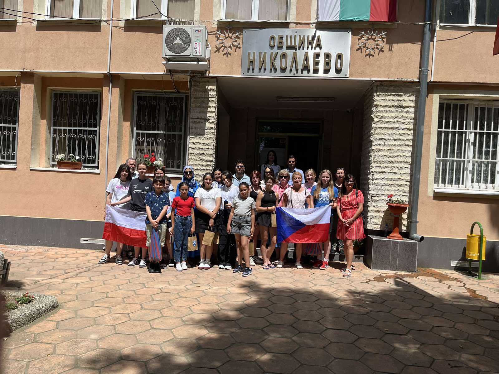 Ученици от Полша, Чехия и Турция гостуват в Николаево image