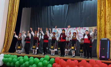 Снимка За 24 май децата на Николаево пяха и танцуваха в тържество на благодарността към учители и читалищни дейци