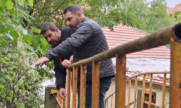 Снимка Пороите вдигнаха нивото на реката в село Елхово, мостове са подкопани