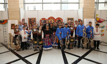 Снимка Ученици от град Николаево отправиха поздрав в Народното събрание по случай празника Василица