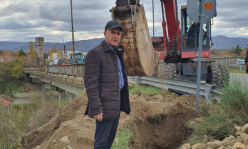 Снимка Монтиране на пилони и поставяне на български знамена в гр. Николаево