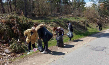 Снимка Инициативата "Да изчистим Николаево" - 22.04.2021 г., м. "Ратичето"