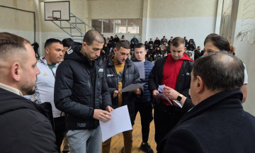 Снимка 10 тима от 4 общини в Благотворителния футболен турнир