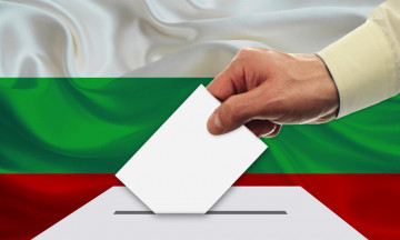 Снимка Гласуване с подвижна СИК за избиратели с трайни увреждания