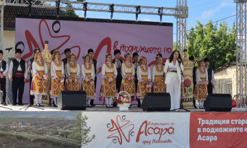 Снимка Подножието на николаевската крепост &bdquo;Асара&ldquo; бе огласено от магията на българския дух за трети път