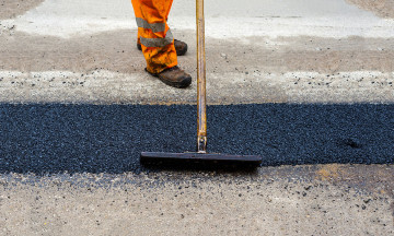 Снимка Ремонти на пътни участъци в Община Николаево