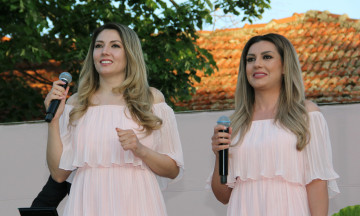 Празничен поздравителен концерт с участието на сестри Диневи - 23.05.2021 г. / Майски празници в Община Николаево 2021