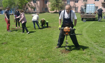 Снимка Залесяване в гр. Николаево - 27.04.2022 г. - снимки