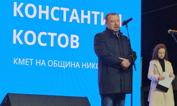 Снимка Пламък и коледен звън озариха Николаево в навечерието на празника на града