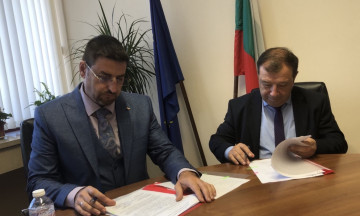 Снимка Кметът на Николаево Константин Костов подписа споразумения с МРРБ за проекти на стойност над 12 милиона лева